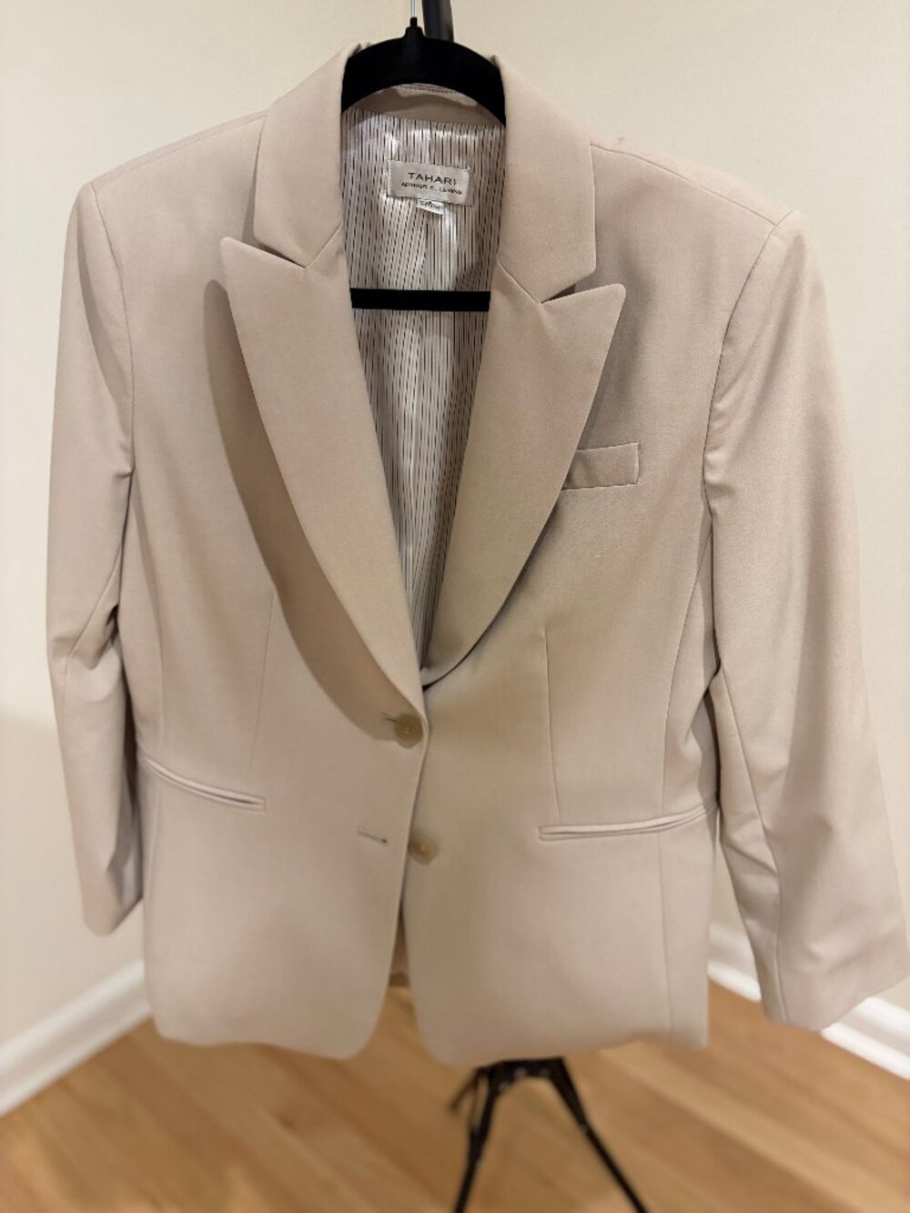 🧥💼✨ Tahari Arthur S. Levine Tailored Tan Blazer - Size 8